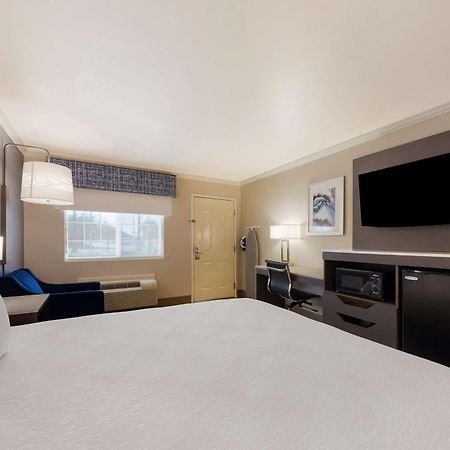 Best Western Inn & Suites Lemoore Exterior photo