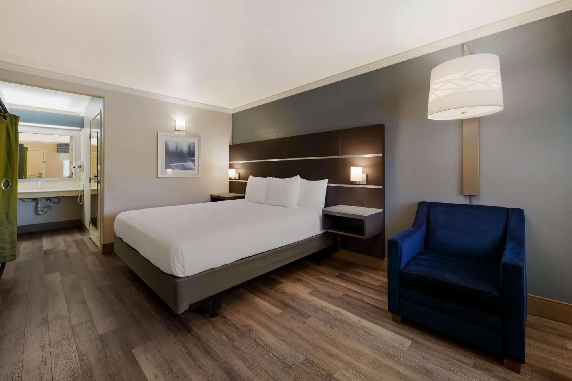 Best Western Inn & Suites Lemoore Exterior photo