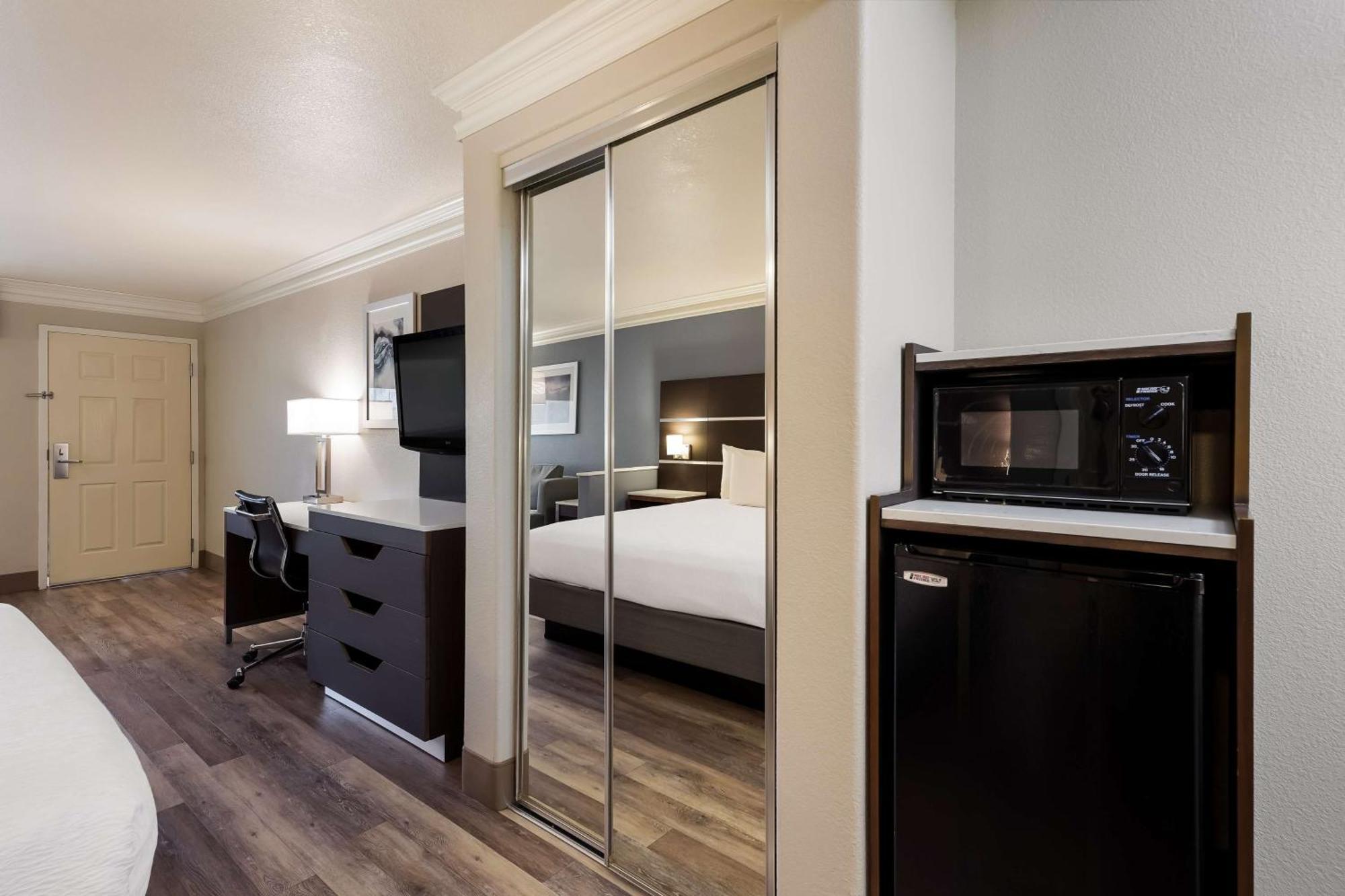 Best Western Inn & Suites Lemoore Exterior photo