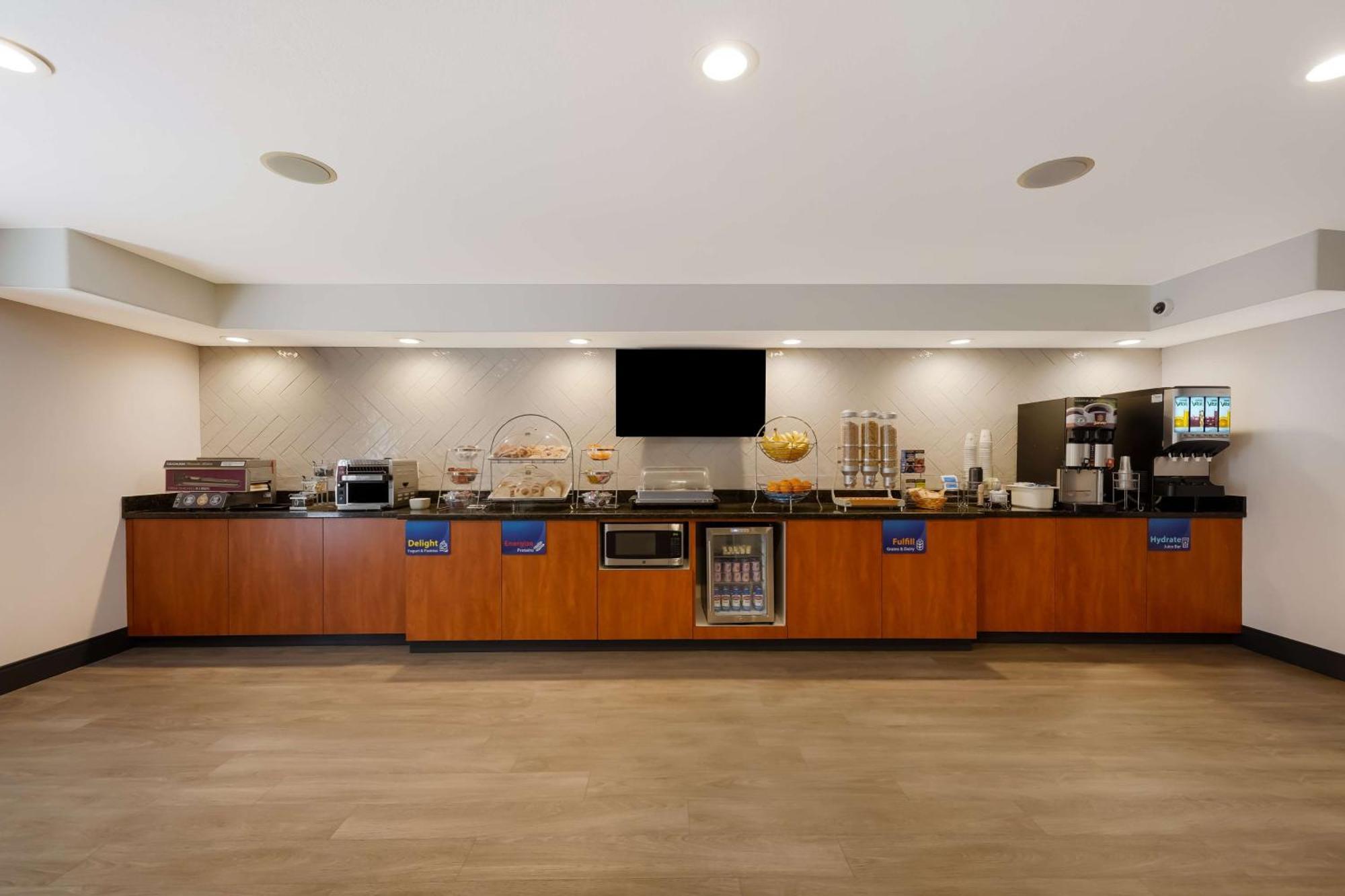 Best Western Inn & Suites Lemoore Exterior photo