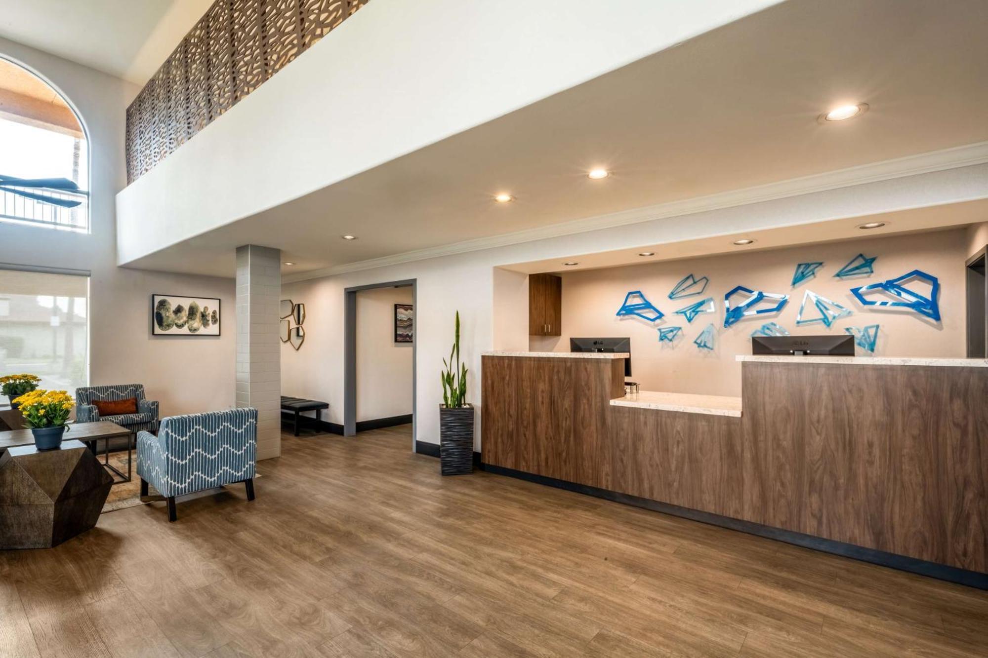Best Western Inn & Suites Lemoore Exterior photo